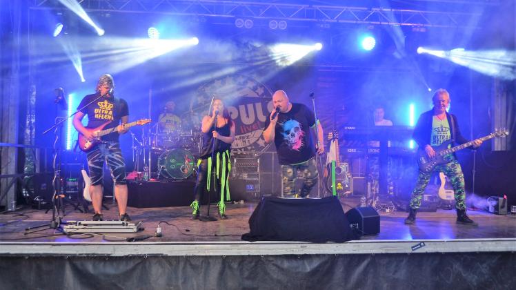 Die Partyband “ImPuls” unterhielt mit Ausdruck und vielen internationalen Hits beim Gartenstadt-Sommerfest.