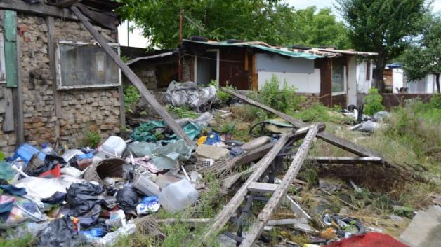 Überall Müll: In dieser Roma-Siedlung in Belgrad leben etwa 20 Familien. 