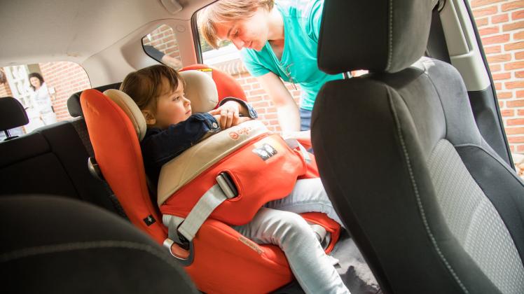 Urlaub: So verreisen Sie sicher mit Kindern im Auto
