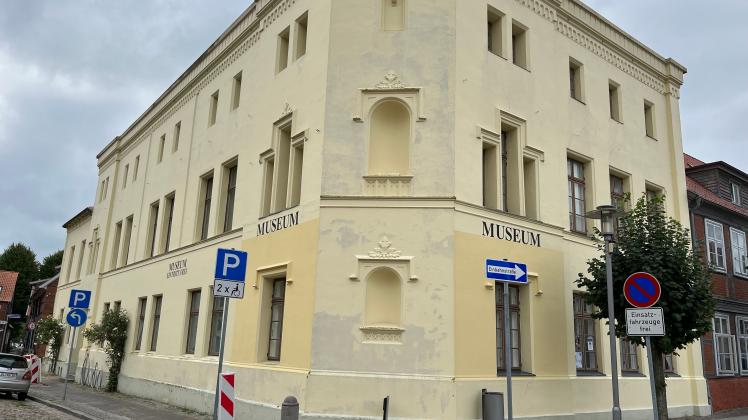 Nicht mehr lange, dann bleiben die Türen des Heimatmuseums in Boizenburg geschlossen und die Fenster dunkel. Die Stadt reagiert hier auf die steigenden Energiekosten.