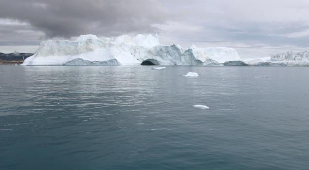 Im September 2021 ist die Eisbedeckung des arktischen Meereis auf eine Fläche von 3,4 Millionen Quadratkilometer zurückgeschmolzen und hat eine Rekordtiefe erreicht.