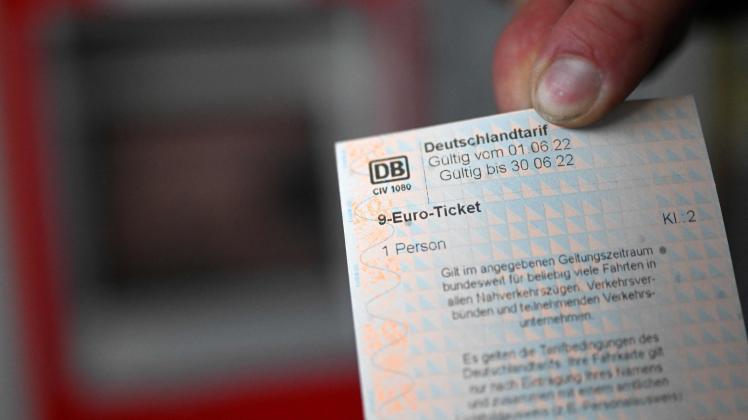 (FILES) In this file photo taken on June 1, 2022 a man shows the so-called "9-Euro-ticket" at the main railway station in Dortmund, western Germany. - German inflation gathered pace again in August, official data published on August 30, 2022 showed, as the soaring price of energy heaped pressure on households. Consumer prices rose by 7.9 percent in the year to August, according to the federal statistics agency Destatis, having fallen to 7.5 percent in July. (Photo by Ina FASSBENDER / AFP)