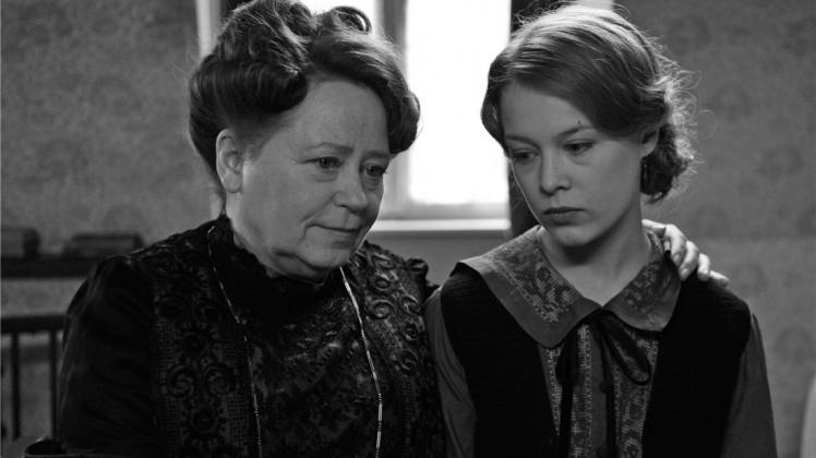 &quot;Frantz&quot; von Francois Ozon ist eins der schönsten Meloddramen seit Langem. Bilder aus dem Film mit Paula Beer und Pierre Niney. Fotos. X-Verleih