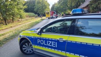 In Holdorf im Landkreis Vechta ist am Dienstagnachmittag ein junger Radfahrer bei einem Unfall tödlich verletzt worden. Das teilte die Polizei mit. 