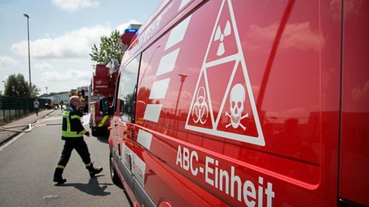 Explosion bei Firma in Dissen Die Feuerwehr rückte mit ihrer ABC-Einheit im Dissener Gewerbegebiet an.