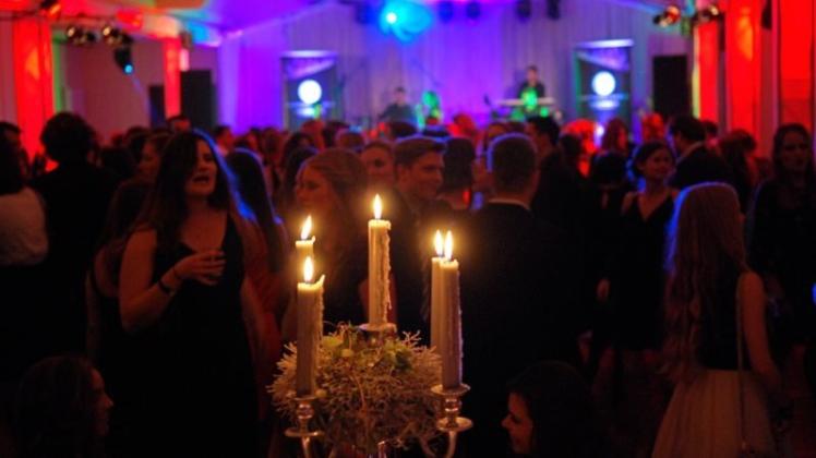 Rund 600 Gäste feierten den 5. Lingener Hochschulball am 10. November 2017 im Saal der Wilhelmshöhe. 