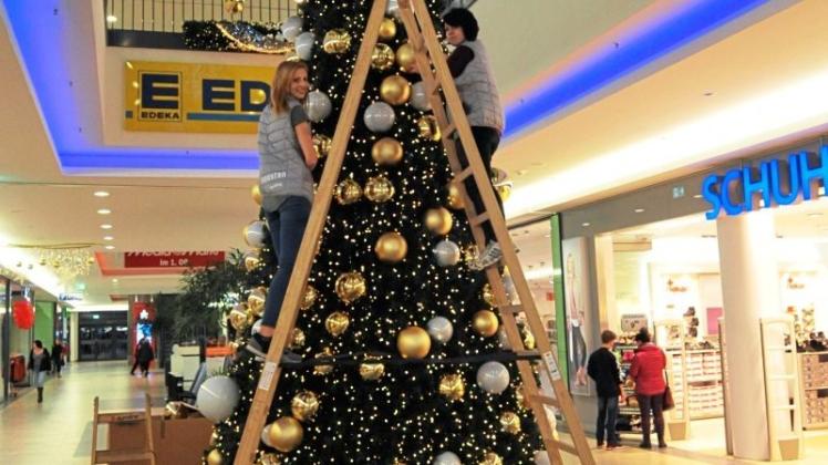 Der Weihnachtsbaum ist gerade erst geschmückt. In Weihnachtsstimmung präsentiert sich die MEP in Meppen: 