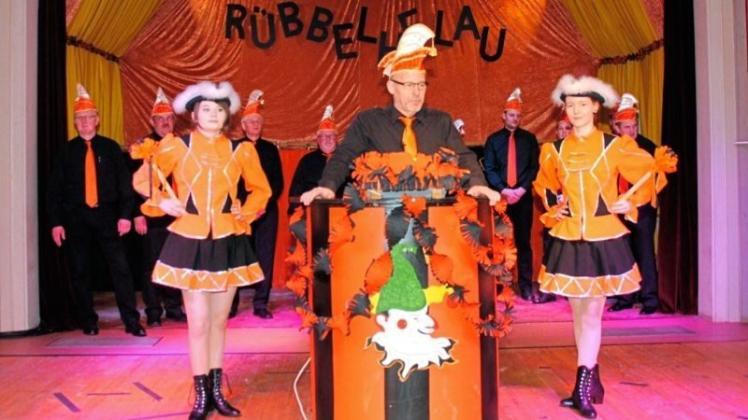 Andreas von der Wellen begrüßte die Jecken zum Kolpingkarneval und führte durch viereinhalb Stunden Programm. 
