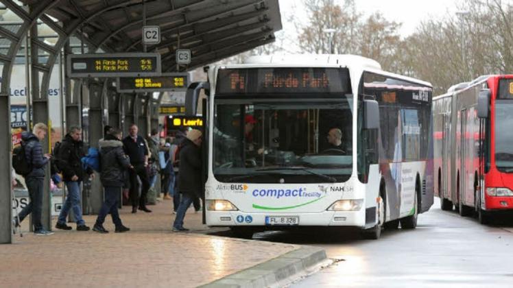 Am Zob in Flensburg (Foto) und in den anderen kreisfreien Städten wird am Dienstag niemand in die Busse von Aktiv-Bus & Co einsteigen können.