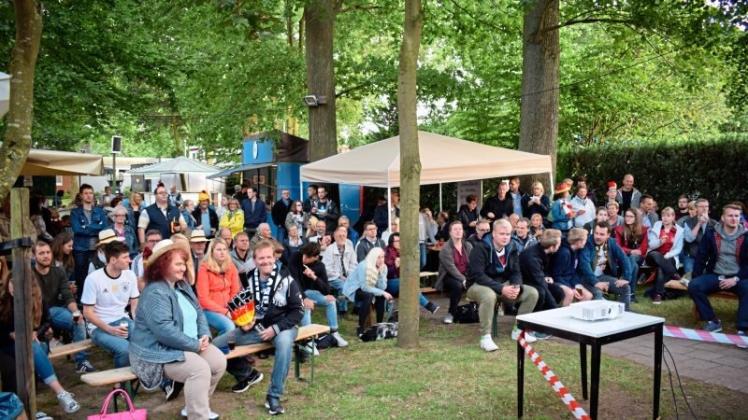 Hasbergen Sommerfest 2018 Mit Spannung verfolgten die Gäste das Spiel gegen Schweden