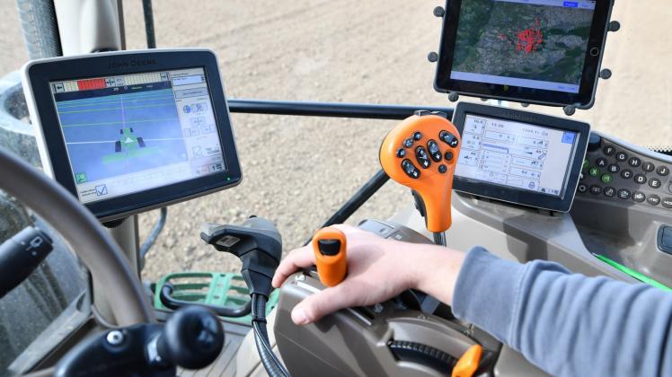 Mehrere Tausend Euro kostet ein GPS-Modul in einem Traktor.