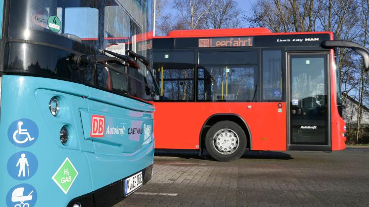 Germany, fuel cell bus GERMANY, Niebuell, Caetano Bus powered with green hydrogene fuel *** DEUTSCHLAND, Niebüll, Caetan