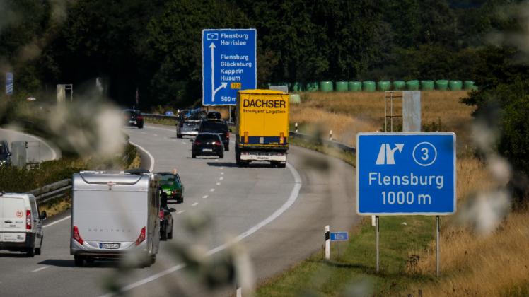 Nördlich der Abfahrt Flensburg läuft der Verkehr ab kommenden Dienstag für die Erneuerung des Asphalts nur noch einspurig.