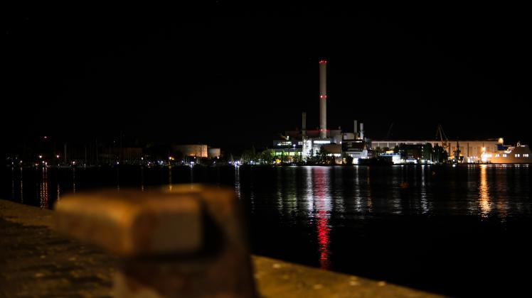 Ungewohntes Bild: Das Kraftwerk der Stadtwerke in tristem grau.