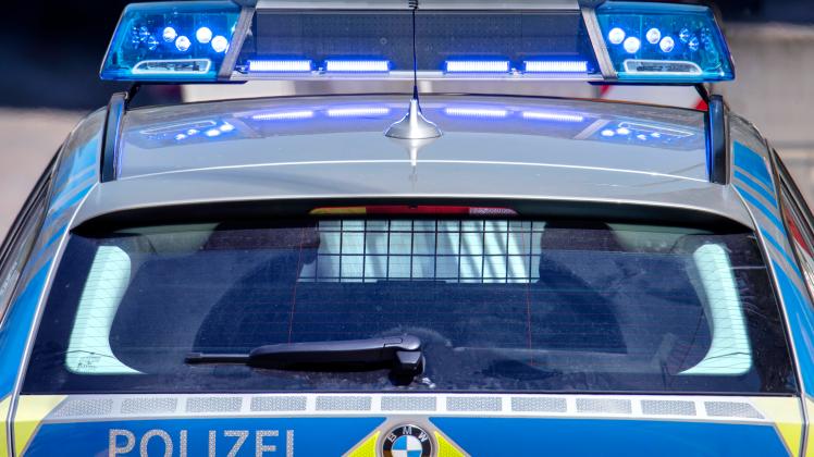 Polizei im Einsatz, Blaulicht, München, 11. August 2022 Deutschland, München, 11. August 2022, Blaulicht, Polizeifahrzeu