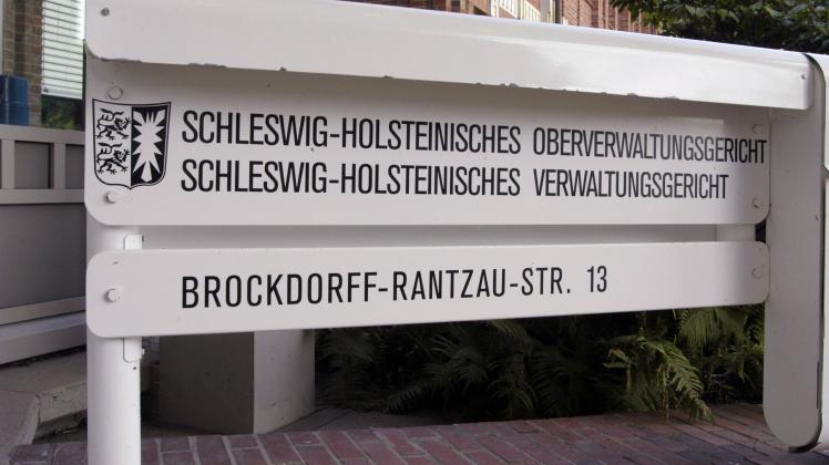 Schild mit dem Schriftzug Schleswig Holsteinisches Oberverwaltungsgericht, Schleswig Holsteinisches Verwaltungsgericht