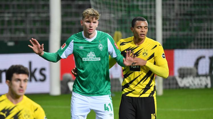 Manuel Akanji (Borussia Dortmund), Nick Woltemade (Werder Bremen), v.re. 15.12.2020, Fussball GER, Saison 2020 2021, 1.