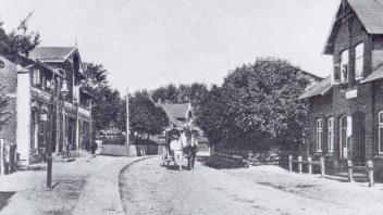 Dorfstraße in Niebüll in der zweiten Hälfte des 19. Jahrhunderts.