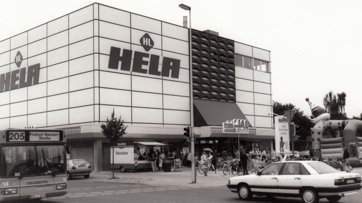 „HL“ ziert noch immer ehemaliges Möbelhaus in Delmenhorst
