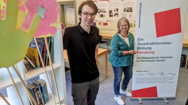 Arne Hellwig Hellwig und Ellen Kittel im Büro der Pädagogischen Werkstatt an der Schulgasse.