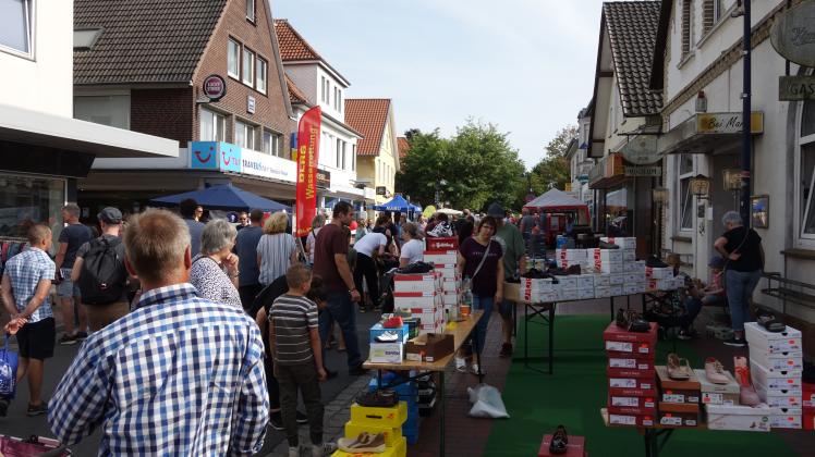 Flohmarkt, Fest, verkaufsoffener Sonntag: In Hude war mal richtig viel los.