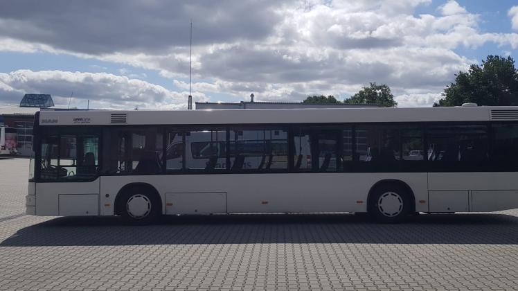 Dieser alte Linienbus, der zwei Jahrzehnte im Emsland Schüler und Erwachsene transportiert hat, wird in wenigen Tagen nach Kiew gebracht.