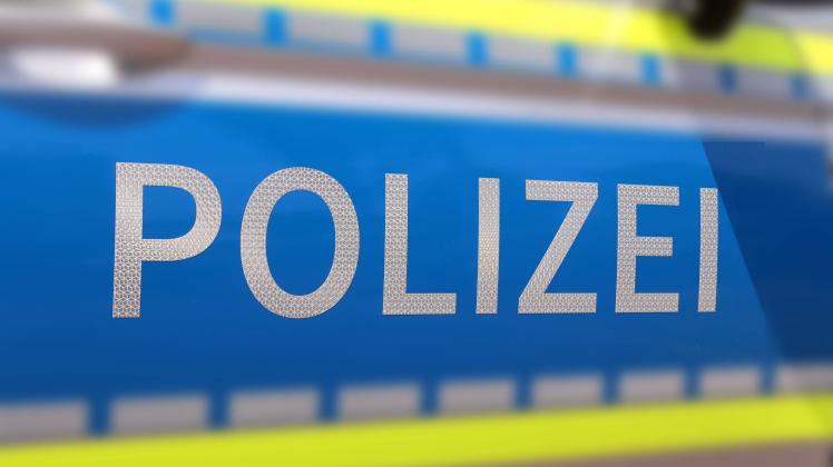 Augsburg, Bayern, Deutschland 23. Juli 2022: Hier der Schriftzug Polizei auf einem Polizeiauto, Streifenwagen als Symbol