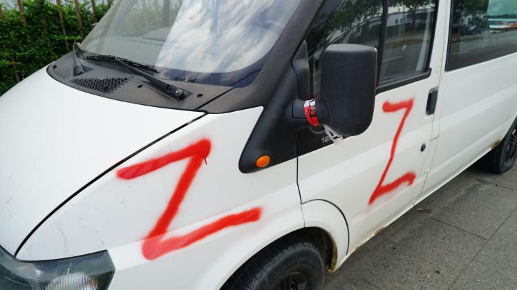 In Hamburg haben Unbekannte das Kriegssymbol „Z“ auf Fahrzeuge geschmiert.