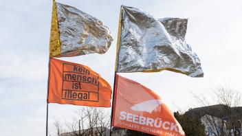 Oldenburg Demonstration: Solidarität mit allen Menschen, gegen Rassismus an den Grenzen, Oldenburg, 12.03.2022 GER, Dem