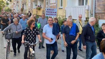 Hunderte Wittenberger ziehen durch die Straßen, um ihren Unmut gegenüber der Politik auszudrücken.