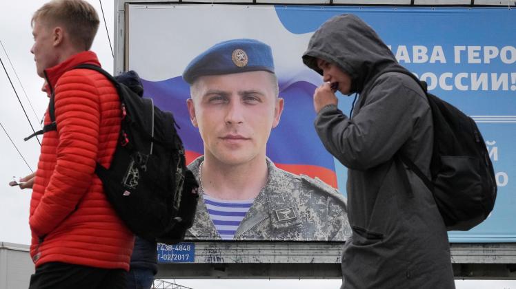 Ukraine-Krieg - Plakate in Russland