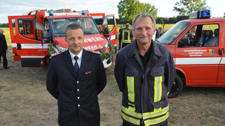 Generationswechsel bei der Feuerwehr Hornkaten: Tobias Stier folgt seinem Vater Heiko im Amt des Wehrführers. Er konnte jetzt ein neues Fahrzeug übernehmen.