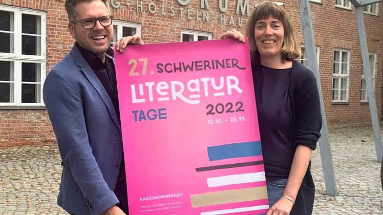 Freuen sich auf die 27. Schweriner Literaturtage: Kulturbüroleiter Dirk Kretzschmar und Organisatorin Ulrike Just.