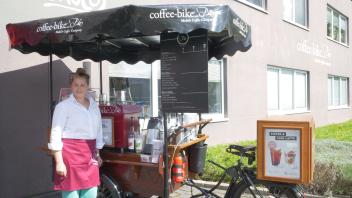 Martina Erpenbeck startet mit rollendem Coffee-Bike