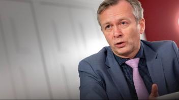 Mecklenburg-Vorpommerns Finanzminister Heiko Geue plädiert für Ausnahmeregelungen von der Schuldenbremse