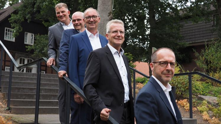 von links Frank Ostertag, Peter Bahlmann, Martin Spils, Martin Versemann, Wolfgang Etrich Volksbank