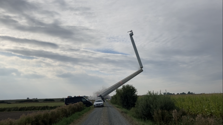 In der Südermarsch bei Husum wurde eine Windkraftanlage gesprengt.
