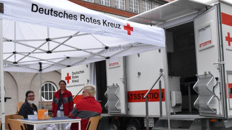 Die vom Deutschen Roten Kreuz betriebene Corona-Impfstelle ist zunächst bis 30. September am Wasserturm zu finden. 