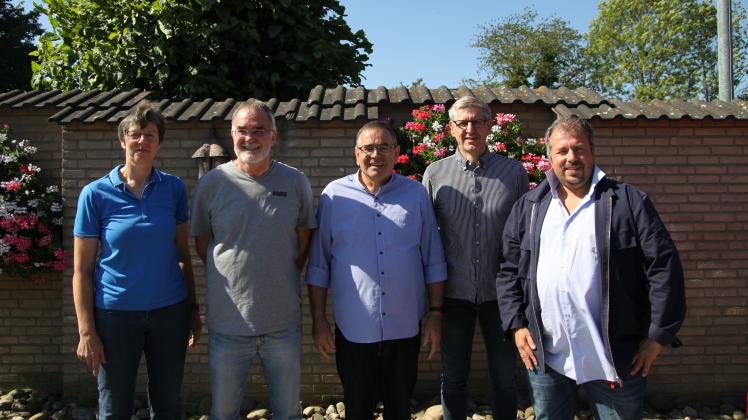 Der neue alte Vorstand: Rita Bolte, Heinz Rawe, Gerhard Ditz, Rüdiger Schacht, Maik Podszuweit (von links).