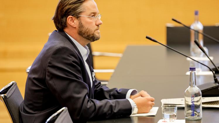 Justizstaatssekretär Carstens im Innen- und Rechtsausschuss