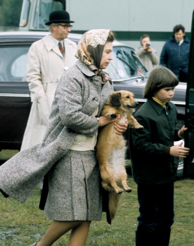 Queen Elizabeth II. im Großen Park von Windsor Ende der 70er Jahre.