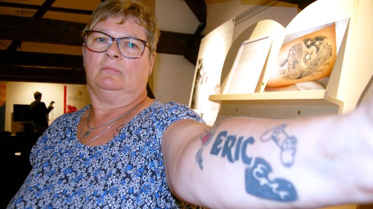 Kathrin Würtz hat sich den Namen ihres verstorbenen Sohns Eric auf den Arm tätowieren lassen. 