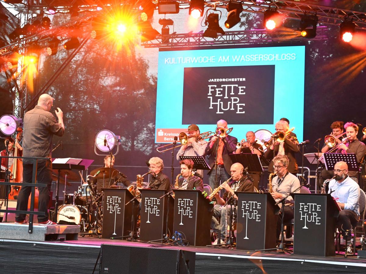Jazzband „Fette Hupe“ überzeugt bei Konzert auf Gut Loxten