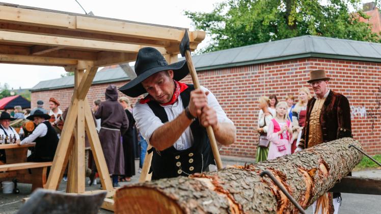 Die schönsten Bilder vom Korn- und Hansemarkt in Haselünne Die Besucher gab es auf dem Korn- und Hansemarkt in Haselünne viel zu sehen - wie etwa historisches Handwerk.