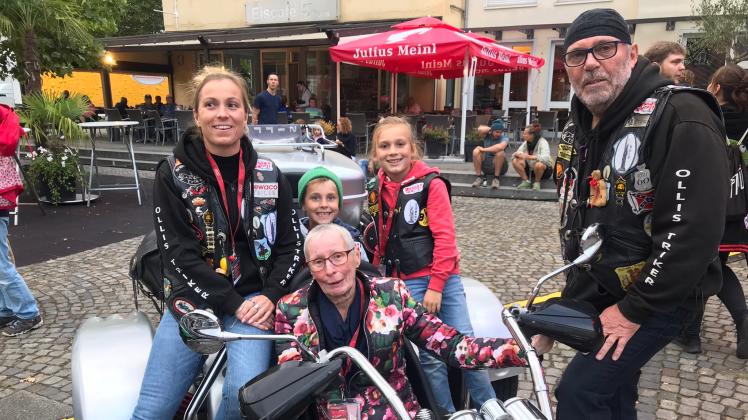 Die ganze Familie steht auf Trikes: Rolf Steinbrügge (ganz rechts), mit seiner Frau Karin (vorne), Tochter Julia und den beiden Enkeln Heinrich und Herrmann.