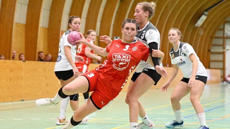 l. (3) Lisa Ailine Thede | Slesvig IF - TSV Ellerbek | r. (3) Marie Wiese
2022-09-11
sieg fotografie -