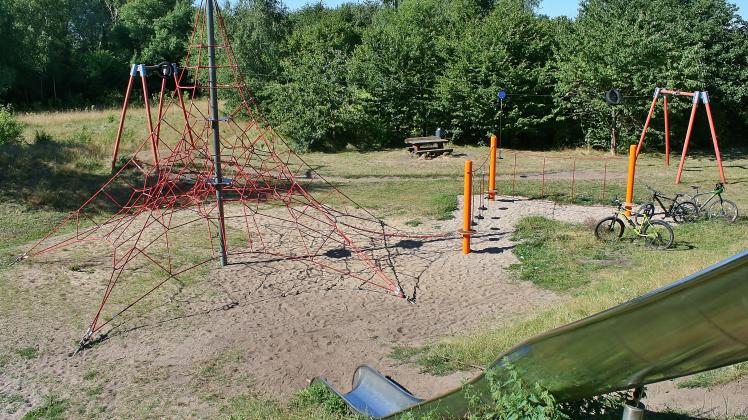 Der Spielplatz an der Ricarda-Huch-Straße bietet viel Fläche und Aufenthaltsqualität für kleine und größere Kinder gleichermaßen.