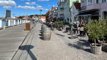 Die Søndre Havnegade mit vielen Restaurants ist von Juli bis September für Autos gesperrt.