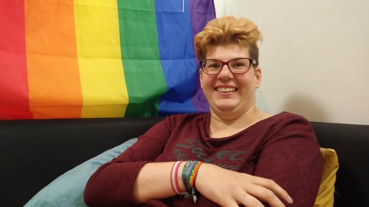 Anlässlich des Weltkindertags, der in Husum bereits am 18.9. begangen
wird, aktiviert Nina Fink die LGBTQ-Gemeinde für das Husumer Kinder- und
Jugendforum BISS.