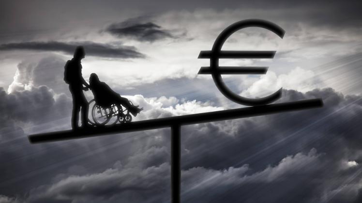 Person schiebt Rollstuhl Eurozeichen Symbolbild Altenpflege Illustration ibxstk03979230 jpg